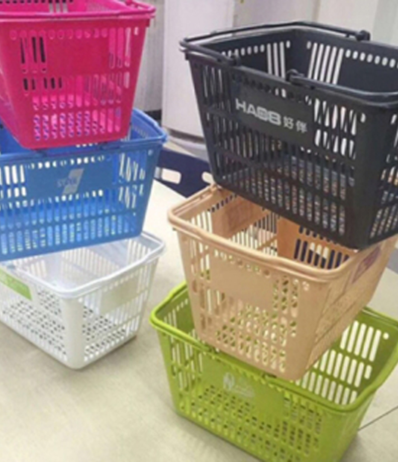 手拉超市购物篮